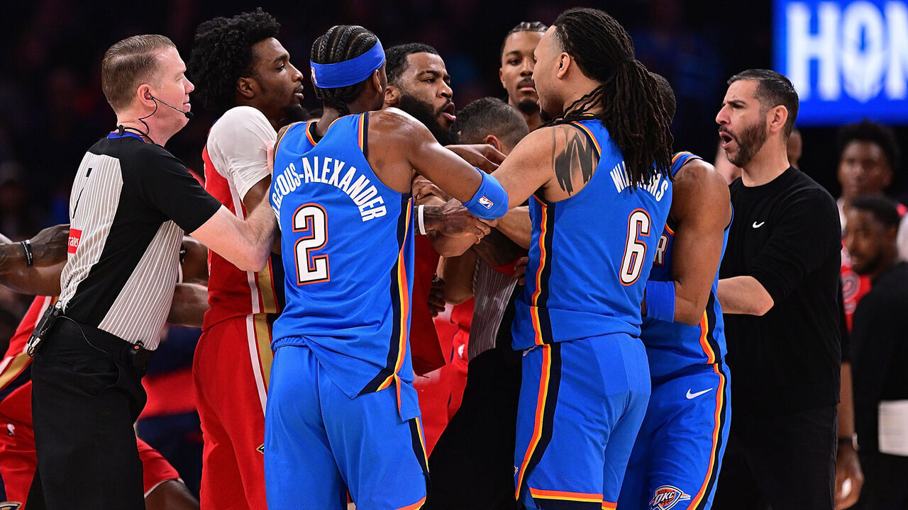 OKLAHOMA CITY, OKLAHOMA - JANUARY 27: Saddiq Bey #41 of the New Orleans Pelicans and Jaylin Williams #6 of the Oklahoma City Thunder exchange words during the second half at Paycom Center on January 27, 2026 in Oklahoma City, Oklahoma.