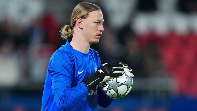 PARIS, FRANCE - JANUARY 28: Matvey Safonov of Paris Saint-Germain warms up prior to the UEFA Champions League 2025/26 League Phase MD8 match between Paris Saint-Germain and Newcastle United FC at Parc des Princes on January 28, 2026 in Paris, France.