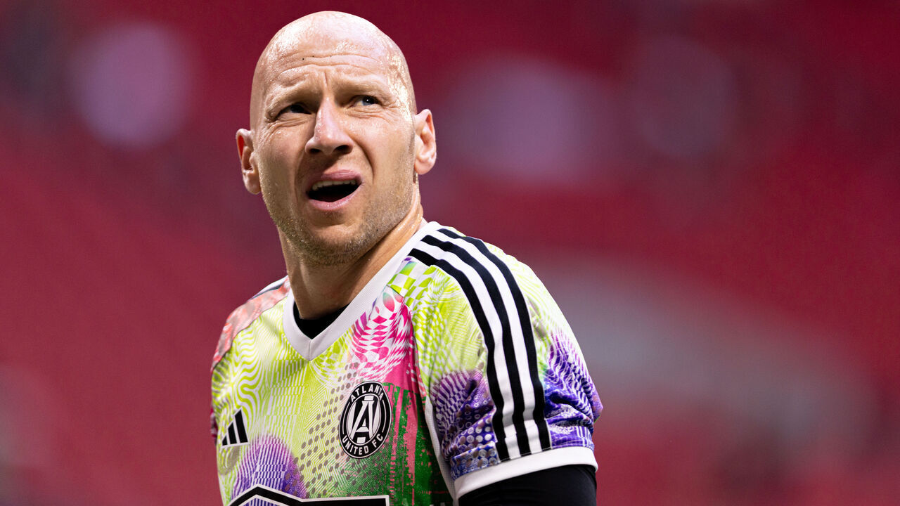 ATLANTA, GEORGIA - OCTOBER 18: Brad Guzan #1 of Atlanta United is seen during warmups before his final match as Atlanta United faces D.C. United at Mercedes-Benz Stadium on October 18, 2025 in Atlanta, Georgia. Guzan announced his retirement