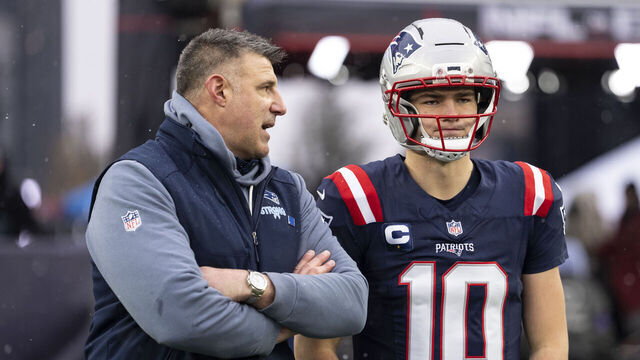 FOXBOROUGH, MASSACHUSETTS - JANUARY 18: head coach Mike Vrabel of the New England Patriots and Drake Maye #10 of the New England Patriots chat prior to an NFC Divisional Playoff game against the Houston Texans at Gillette Stadium on January 18, 2026 in Foxborough, Massachusetts.