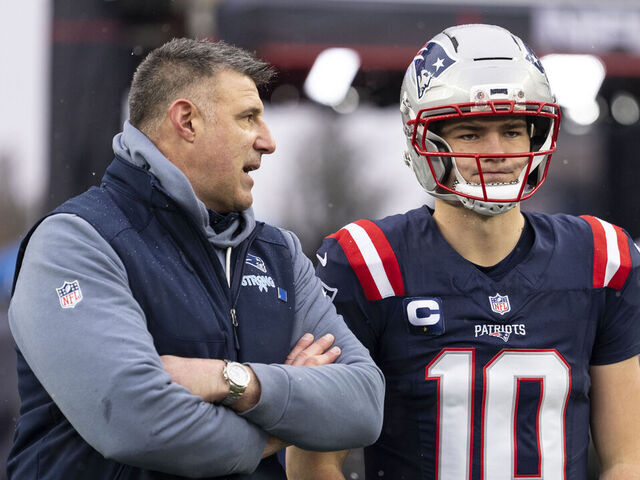 FOXBOROUGH, MASSACHUSETTS - JANUARY 18: head coach Mike Vrabel of the New England Patriots and Drake Maye #10 of the New England Patriots chat prior to an NFC Divisional Playoff game against the Houston Texans at Gillette Stadium on January 18, 2026 in Foxborough, Massachusetts.