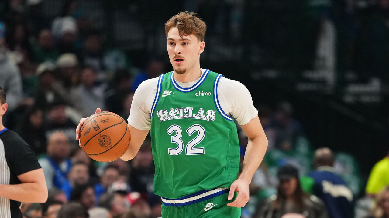 DALLAS, TX - JANUARY 29: Cooper Flagg #32 of the Dallas Mavericks handles the ball during the game against the Charlotte Hornets on January 29, 2026 at American Airlines Center in Dallas, Texas. Mandatory Copyright Notice: Copyright 2026 NBAE