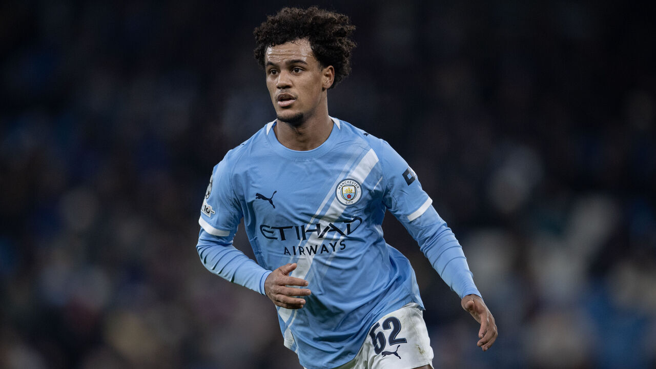 MANCHESTER, ENGLAND - NOVEMBER 25: Oscar Bobb of Manchester City in action during the UEFA Champions League 2025/26 League Phase MD5 match between Manchester City and Bayer 04 Leverkusen at City of Manchester Stadium on November 25, 2025 in Manchester, England.