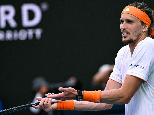 Germany's Alexander Zverev reacts on a point to Spain's Carlos Alcaraz during their men's singles semi-final match on day thirteen of the Australian Open tennis tournament in Melbourne on January 30, 2026. / -- IMAGE RESTRICTED TO EDITORIAL USE - STRICTLY NO COMMERCIAL USE --