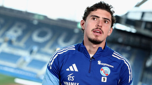 TO GO WITH AFP STORY BY PABLO MELIANThis photo taken on January 28, 2026 shows Strasbourg's Argentine forward Joaquin Panichelli during an interview at the Stade de la Meinau in Strasbourg, eastern France.
