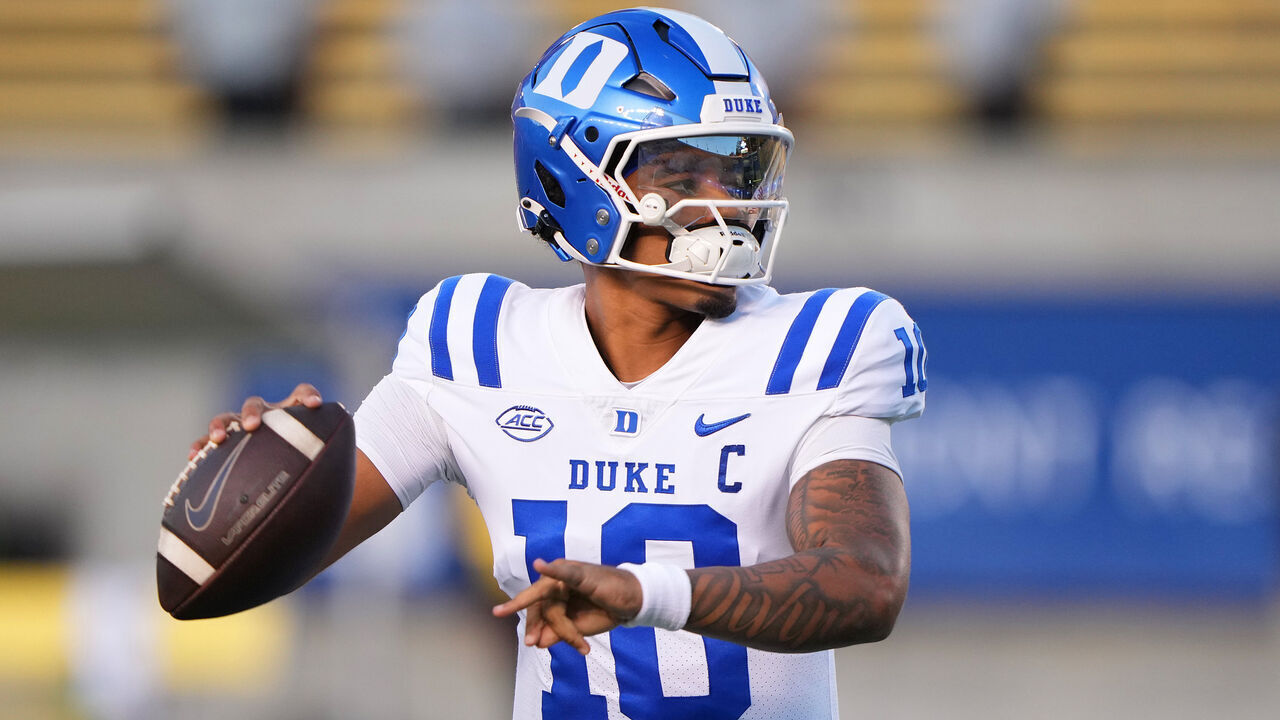 BERKELEY, CALIFORNIA - OCTOBER 04: Darian Mensah #10 of the Duke Blue Devils warms up prior to the start of the game against the \California Golden Bears at California Memorial Stadium on October 04, 2025 in Berkeley, California.
