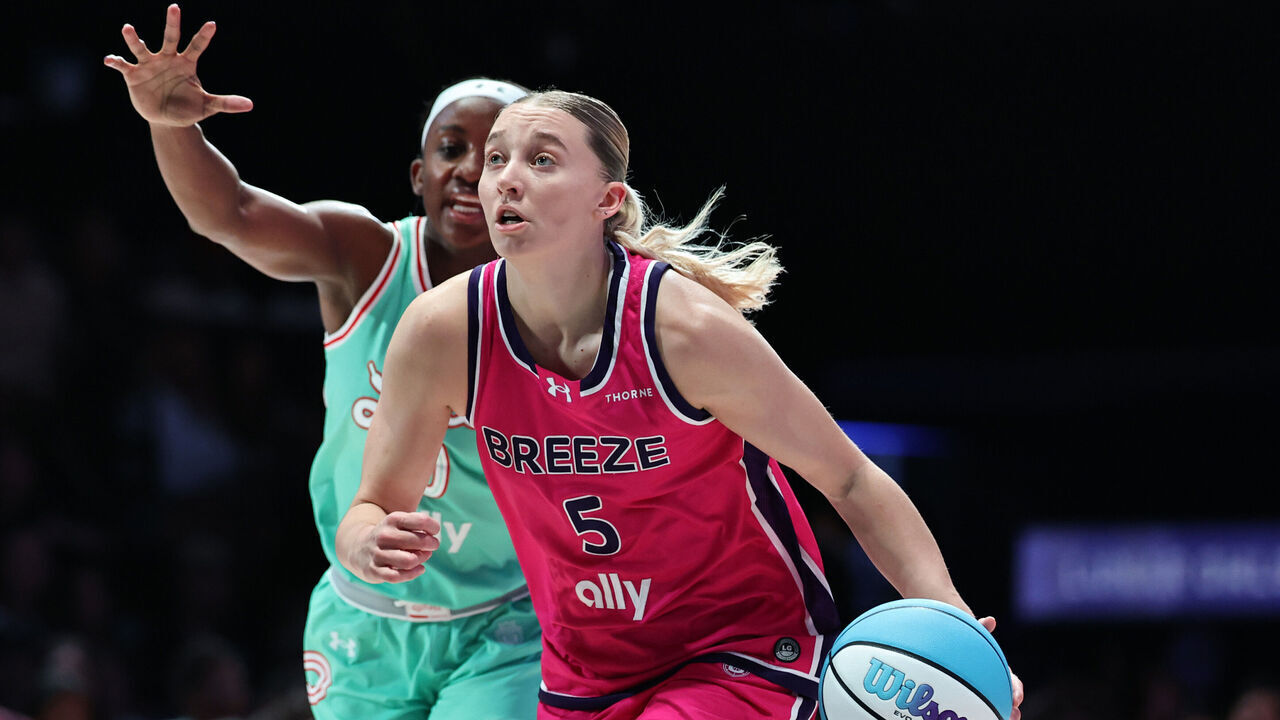 MEDLEY, FLORIDA - JANUARY 26: Paige Bueckers #5 of the Breeze controls the ball ahead of Jackie Young #0 of the Laces during the first half at Sephora Arena on January 26, 2026 in Medley, Florida.