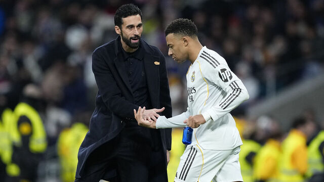 MADRID, SPAIN - JANUARY 17: Kylian Mbappe of Real Madrid CF celebrates a goal with Alvaro Arbeloa during the Spanish League, LaLiga EA Sports, football match played between Real Madrid and Levante UD at Bernabeu stadium on January 17, 2026, in Madrid, Spain.