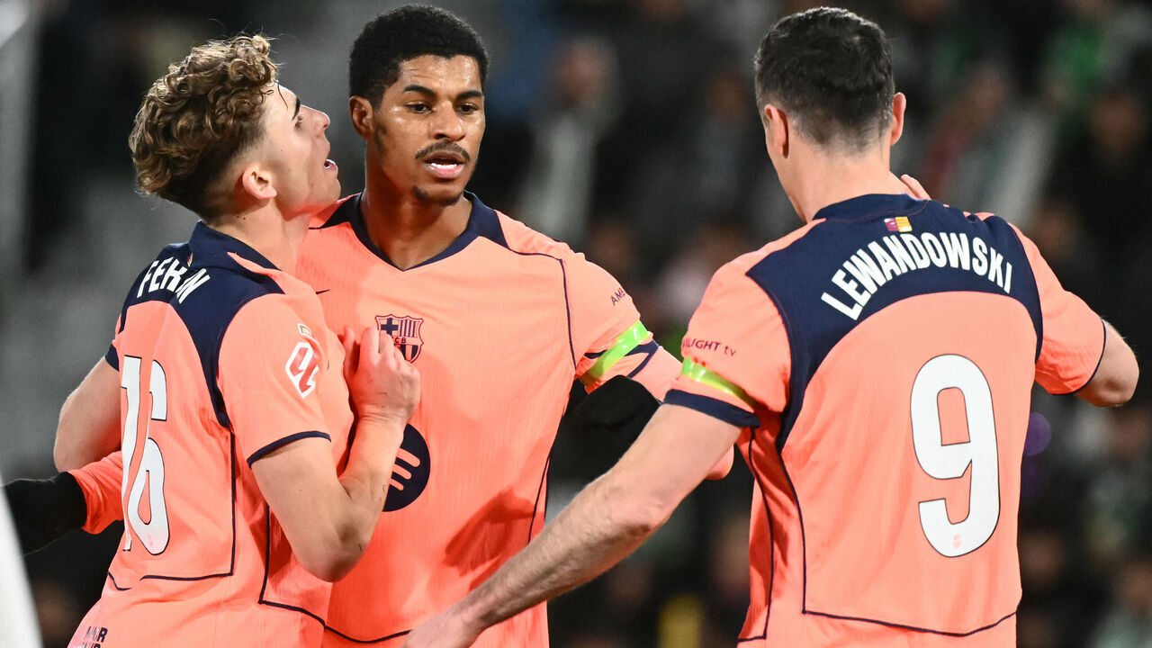 Barcelona's English forward #14 Marcus Rashford (C) celebrates with Barcelona's Spanish midfielder #16 Fermin Lopez and Barcelona's Polish forward #09 Robert Lewandowski after scoring his team's third goal during the Spanish league football match between Elche CF and FC Barcelona at thge Martinez Valero stadium in Elche on January 31, 2026.
