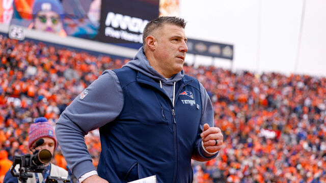 DENVER, COLORADO - JANUARY 25: Mike Vrabel of the New England Patriots takes the field prior to the AFC Championship game against the Denver Broncos at Empower Field At Mile High on January 25, 2026 in Denver, Colorado.
