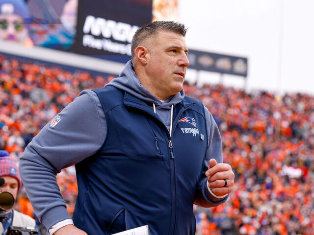DENVER, COLORADO - JANUARY 25: Mike Vrabel of the New England Patriots takes the field prior to the AFC Championship game against the Denver Broncos at Empower Field At Mile High on January 25, 2026 in Denver, Colorado.