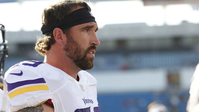 Jared Allen shares pass-rushing expertise with Titans