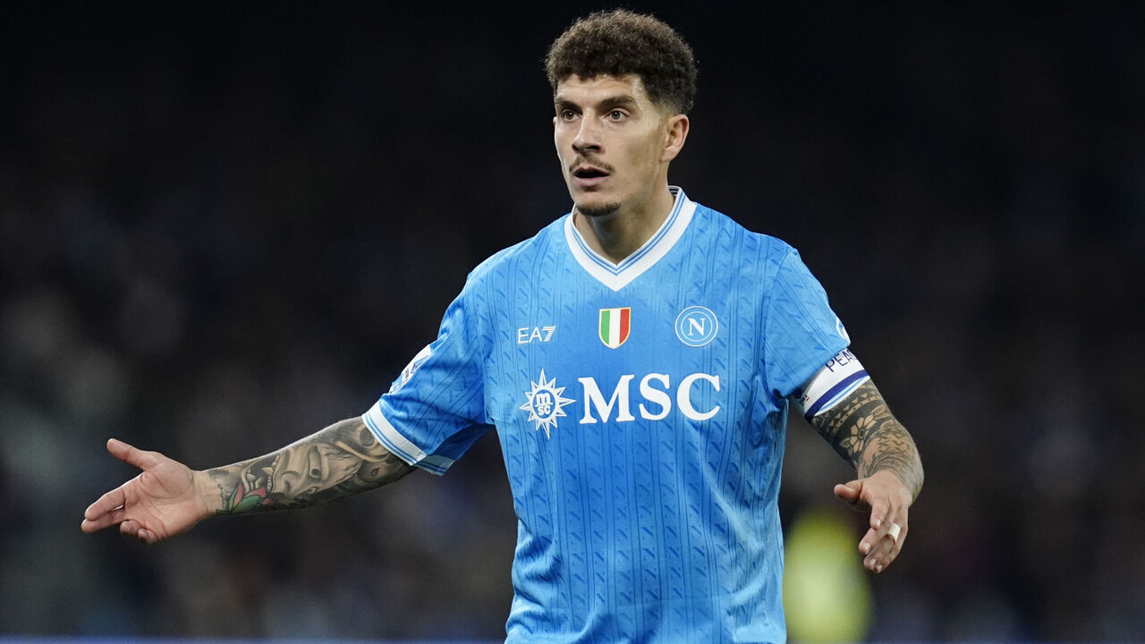 Napoli, Italy - January 31: Giovanni Di Lorenzo of SSC Napoli gestures during the Serie A match between SSC Napoli and ACF Fiorentina at Diego Maradona on January 31, 2026 in Napoli, Italy.