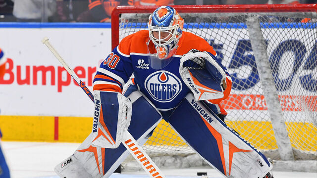 EDMONTON, CANADA - JANUARY 10: Calvin Pickard #30 of the Edmonton Oilers participates in warmups prior to the game against the Los Angeles Kings at Rogers Place on January 10, 2026, in Edmonton, Alberta, Canada.