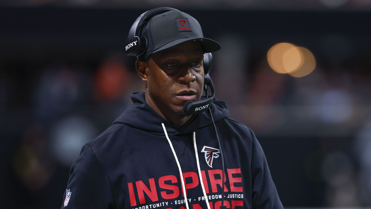 ATLANTA, GEORGIA - JANUARY 4: Head coach Raheem Morris of the Atlanta Falcons looks on during the third quarter against the New Orleans Saints at Mercedes-Benz Stadium on January 4, 2026 in Atlanta, United States.