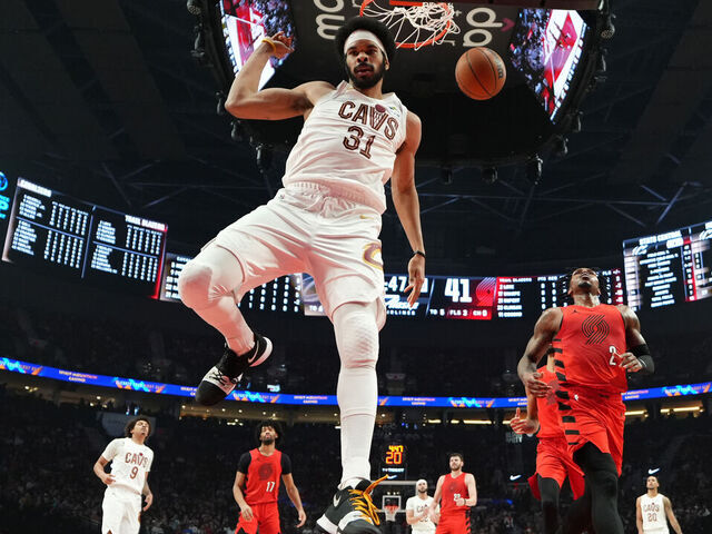 PORTLAND, OREGON - FEBRUARY 01: Jarrett Allen #31 of the Cleveland Cavaliers dunks during the first half against the Portland Trail Blazers at Moda Center on February 01, 2026 in Portland, Oregon.
