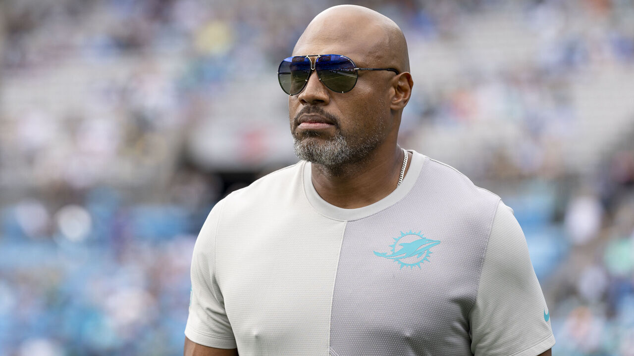 CHARLOTTE, NORTH CAROLINA - OCTOBER 5: Defensive coordinator Anthony Weaver of the Miami Dolphins walks on field prior to the game against the Carolina Panthers at Bank of America Stadium on October 5, 2025 in Charlotte, North Carolina.