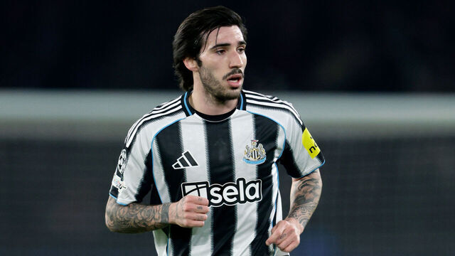 PARIS, FRANCE - JANUARY 28: Sandro Tonali of Newcastle during the UEFA Champions League match between Paris Saint Germain v Newcastle United at the Parc des Princes on January 28, 2026 in Paris France