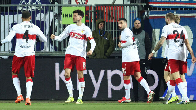 Stuttgart's German forward #26 Deniz Undav (C) celebrates with team mates after scoring the opening 0-1 goal during the German Cup (DFB-Pokal) quartefinal football match between Holstein Kiel and VfB Stuttgart in Kiel, northern Germany on February 4, 2026. / DFB REGULATIONS PROHIBIT ANY USE OF PHOTOGRAPHS AS IMAGE SEQUENCES AND QUASI-VIDEO.