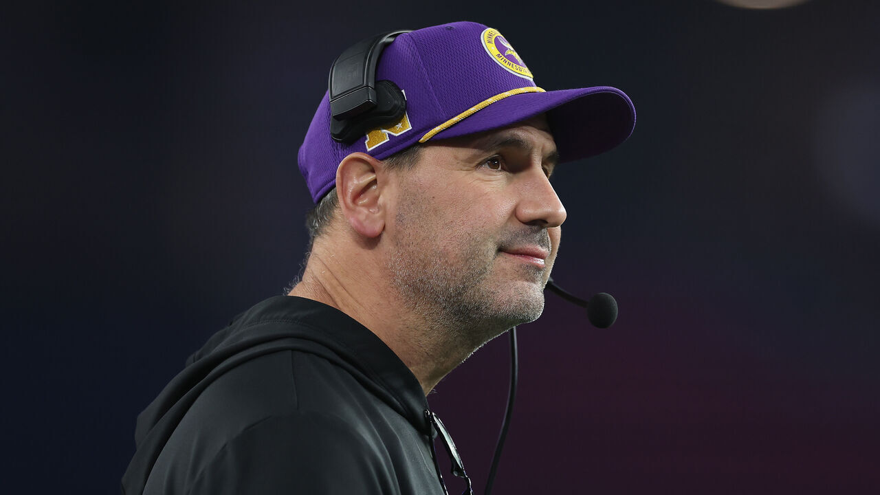 GLENDALE, ARIZONA - JANUARY 13: Coach Brian Angelichio of the Minnesota Vikings watches from the sidelines during the NFL playoff game against the Los Angeles Ramsat State Farm Stadium on January 13, 2025 in Glendale, Arizona. The Rams defeated the Vikings 27-9