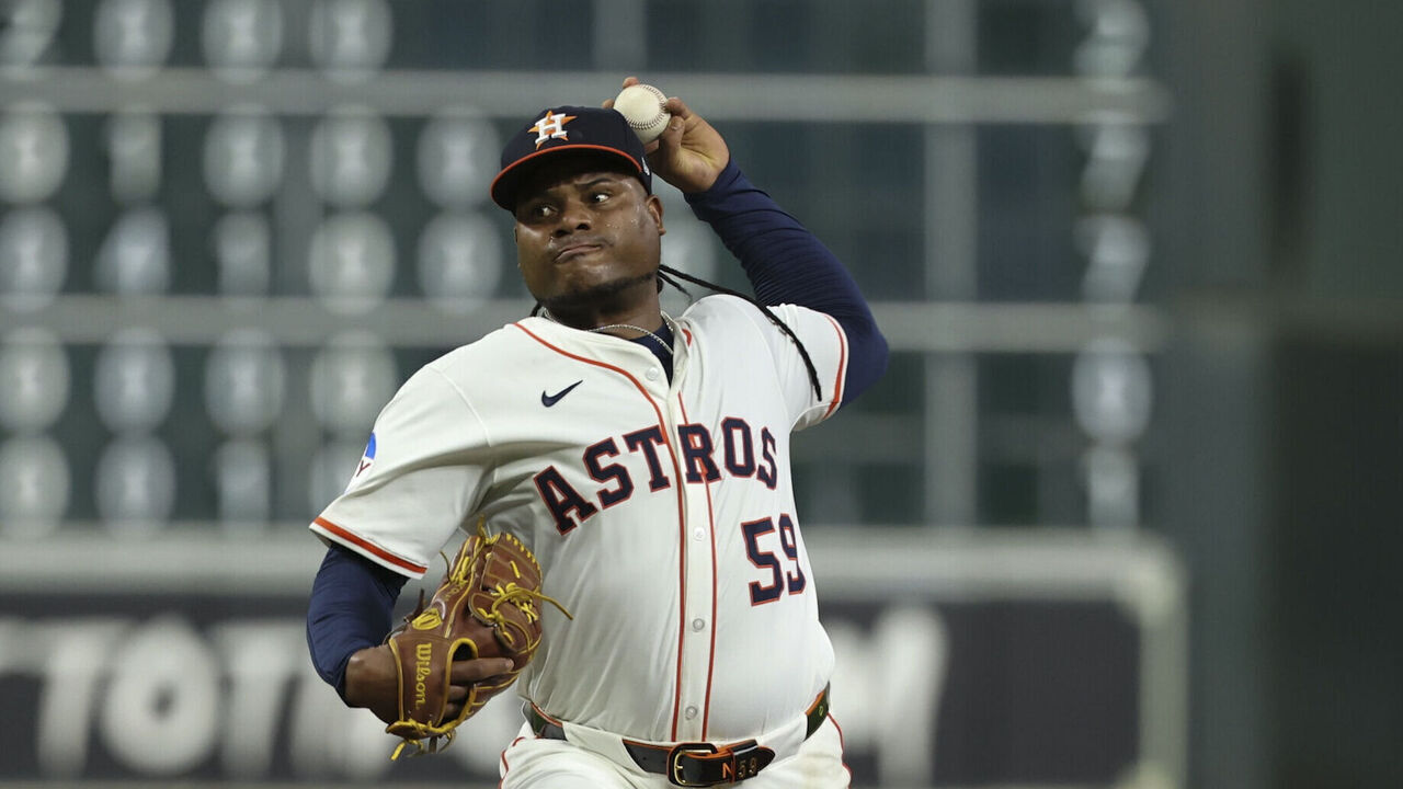 HOUSTON, TX - SEPTEMBER 02: Framber Valdez #59 of the Houston Astros pitches during the game between the New York Yankees and the Houston Astros at Daikin Park on Tuesday, September 2, 2025 in Houston, Texas.