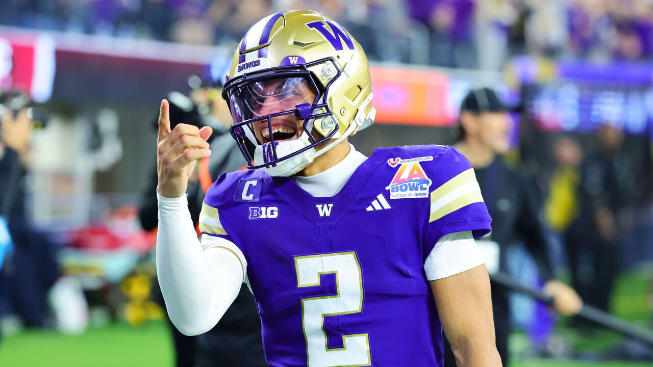 INGLEWOOD, CALIFORNIA - DECEMBER 13: Quarterback Demond Williams Jr. #2 of the Washington Huskies points up at the fans after throwing a scoring pass during the first half of the LA Bowl Game against the Boise State Broncos at Sofi Stadium on December 13, 2025 in Inglewood, California.