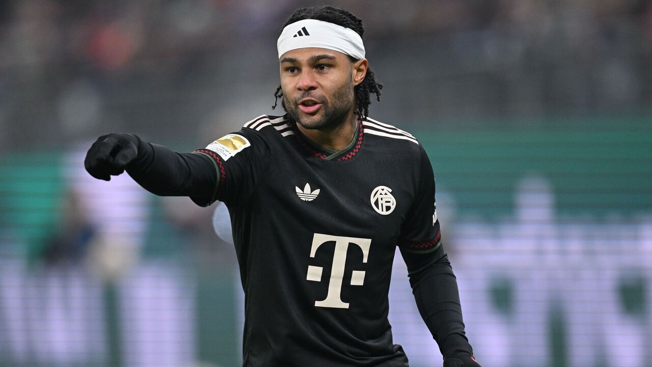 HAMBURG, GERMANY - JANUARY 31: Serge Gnabry of FC Bayern Munich in action during the Bundesliga match between Hamburger SV and FC Bayern München at Volksparkstadion on January 31, 2026 in Hamburg, Germany.
