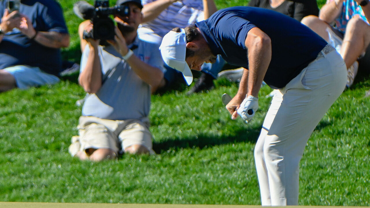 SCOTTSDALE, AZ - FEBRUARY 05: Scottie Scheffler (USA)reacts to his chip shot short of the green on 18 during the first round of the Waste Management Phoenix Open on February 5, 2026, at TPC Scottsdale, Scottsdale, Arizona.