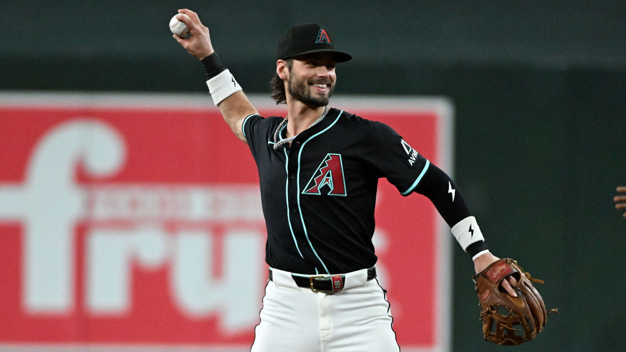 PHOENIX, ARIZONA - SEPTEMBER 17: Blaze Alexander #9 of the Arizona Diamondbacks throws the ball against the San Francisco Giants at Chase Field on September 17, 2025 in Phoenix, Arizona.