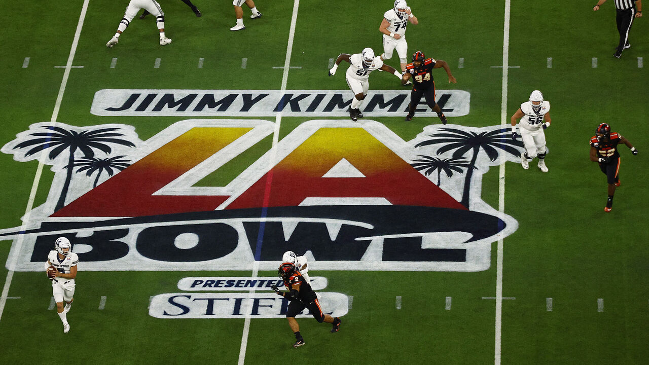 INGLEWOOD, CALIFORNIA - DECEMBER 18: The Oregon State Beavers take on the Utah State Aggies in the second quarter in the Jimmy Kimmel LA BOWL Presented by Stifel at SoFi Stadium on December 18, 2021 in Inglewood, California.