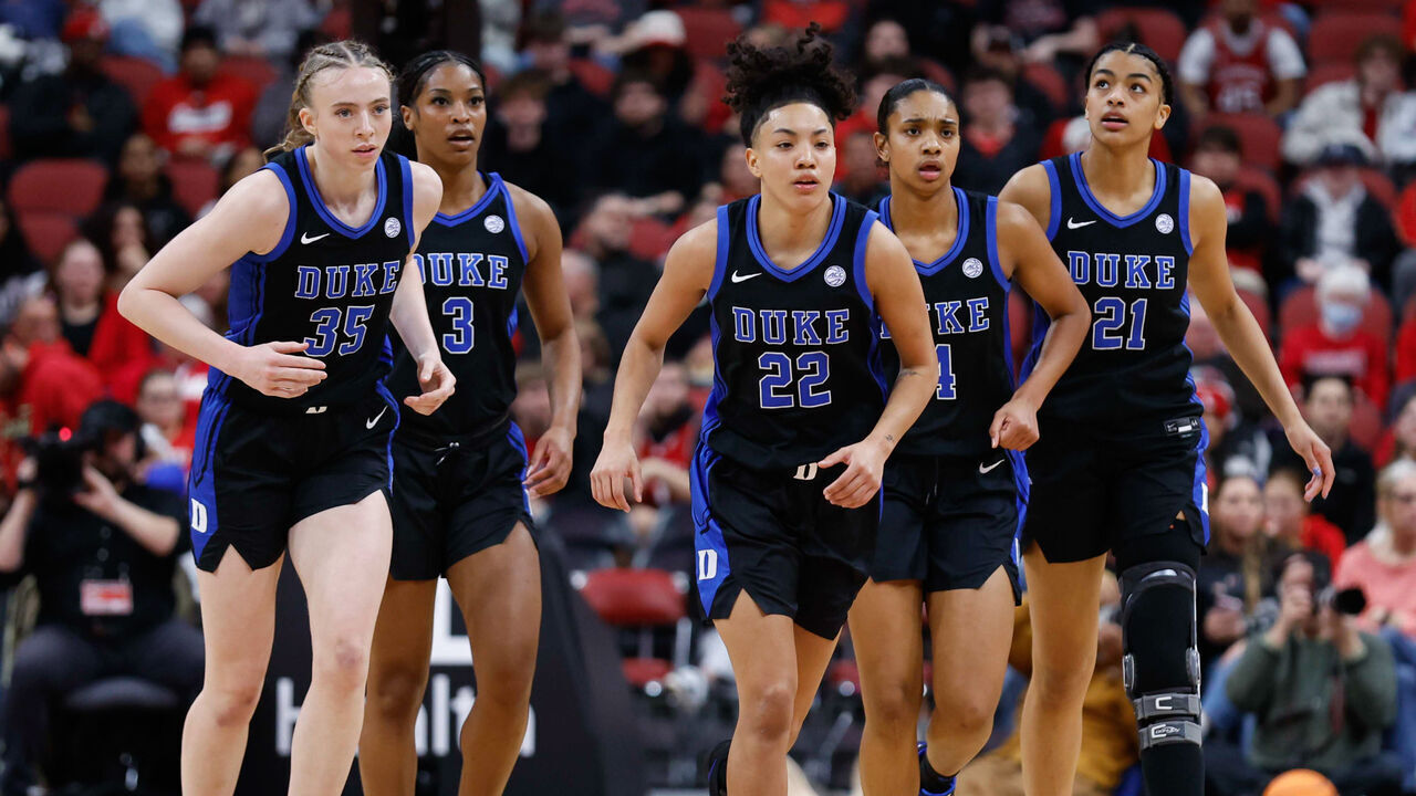 LOUISVILLE, KENTUCKY - FEBRUARY 05: Toby Fournier #35, Ashlon Jackson #3, Taina Mair #22, Riley Nelson #4 and Arianna Roberson #21 of the Duke Blue Devils jog to the huddle during a timeout in the first quarter against the Louisville Cardinals at KFC YUM! Center on February 05, 2026 in Louisville, Kentucky.
