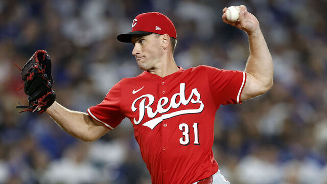 LOS ANGELES, CALIFORNIA - SEPTEMBER 30: Brent Suter #31 of the Cincinnati Reds pitches against the Los Angeles Dodgers during the sixth inning in game one of the National League Wild Card Series at Dodger Stadium on September 30, 2025 in Los Angeles, California.