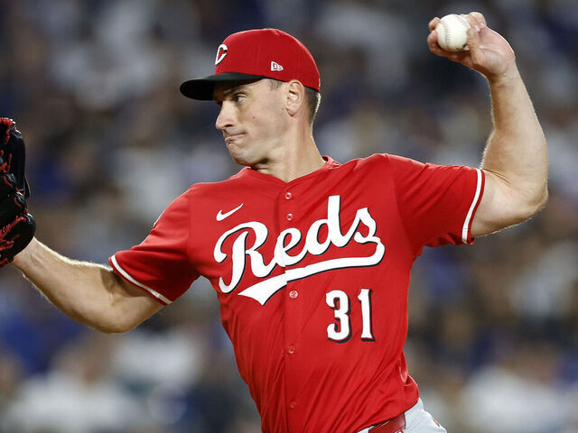 LOS ANGELES, CALIFORNIA - SEPTEMBER 30: Brent Suter #31 of the Cincinnati Reds pitches against the Los Angeles Dodgers during the sixth inning in game one of the National League Wild Card Series at Dodger Stadium on September 30, 2025 in Los Angeles, California.