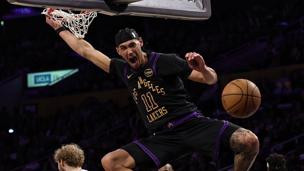 LOS ANGELES, CA - JANUARY 2: Jaxson Hayes #11 of the Los Angeles Lakers dunks the ball during the game against the Memphis Grizzlies on January 2, 2026 at Crypto.Com Arena in Los Angeles, California. NOTE TO USER: User expressly acknowledges and agrees that, by downloading and/or using this Photograph, user is consenting to the terms and conditions of the Getty Images License Agreement. Mandatory Copyright Notice: Copyright 2026 NBAE