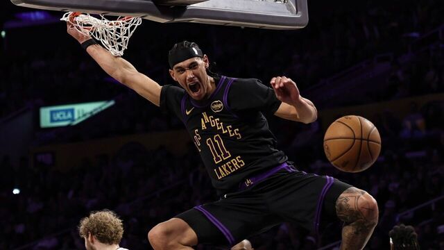 LOS ANGELES, CA - JANUARY 2: Jaxson Hayes #11 of the Los Angeles Lakers dunks the ball during the game against the Memphis Grizzlies on January 2, 2026 at Crypto.Com Arena in Los Angeles, California. NOTE TO USER: User expressly acknowledges and agrees that, by downloading and/or using this Photograph, user is consenting to the terms and conditions of the Getty Images License Agreement. Mandatory Copyright Notice: Copyright 2026 NBAE