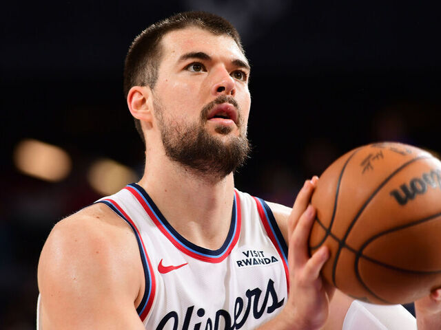 PHOENIX, AZ - FEBRUARY 1: Ivica Zubac #40 of the LA Clippers shoots a free throw during the game against the Phoenix Suns on February 1, 2026 at PHX Arena in Phoenix, Arizona. Mandatory Copyright Notice: Copyright 2026 NBAE