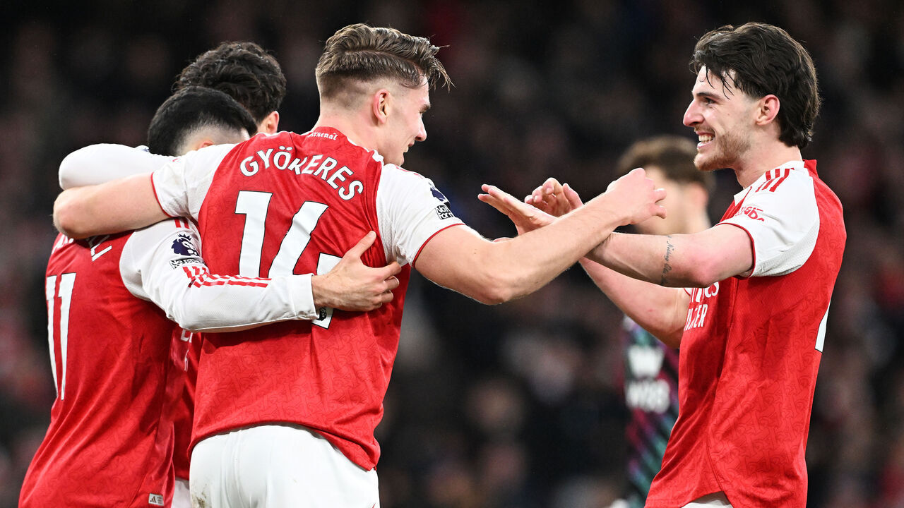 LONDON, ENGLAND - FEBRUARY 07: Viktor Gyoekeres of Arsenal celebrates scoring his team's third goal with teammates Gabriel Martinelli and Declan Rice during the Premier League match between Arsenal and Sunderland at Emirates Stadium on February 07, 2026 in London, England.
