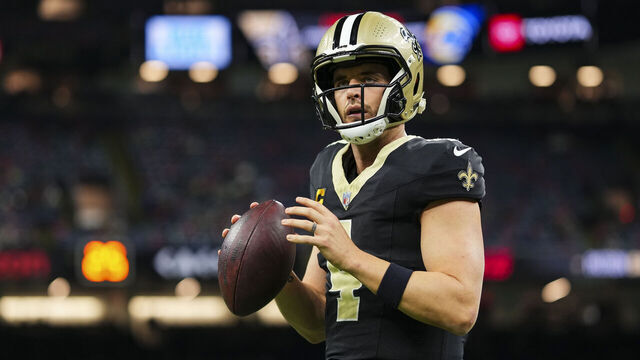 NEW ORLEANS, LA - DECEMBER 01: Derek Carr #4 of the New Orleans Saints warms up prior to an NFL football game against the Los Angeles Rams at Caesars Superdome on December 1, 2024 in New Orleans, Louisiana.