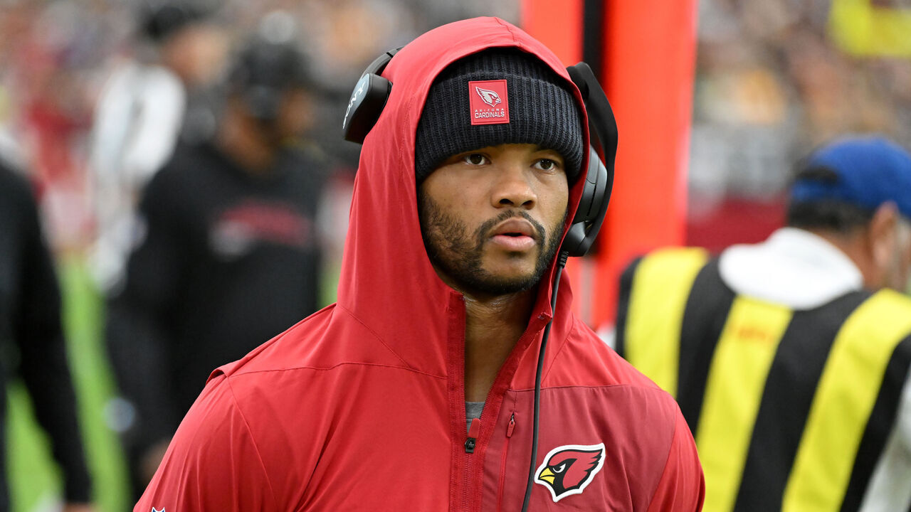 GLENDALE, ARIZONA - OCTOBER 19: Kyler Murray #1 of the Arizona Cardinals looks on from the sidelines against the Green Bay Packers during the NFL 2025 game at State Farm Stadium on October 19, 2025 in Glendale, Arizona.