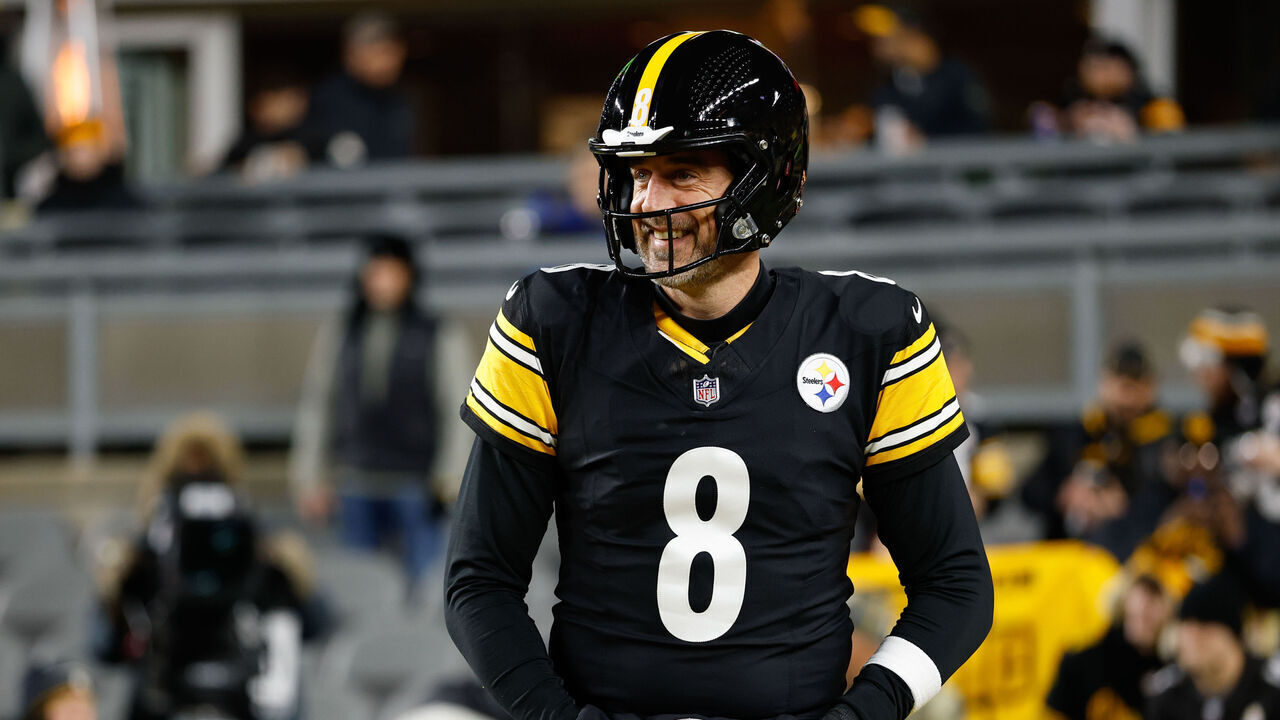 PITTSBURGH, PENNSYLVANIA - JANUARY 12: Aaron Rodgers #8 of the Pittsburgh Steelers warms up prior to the AFC Wild Card playoff game against the Houston Texans at Acrisure Stadium on January 12, 2026 in Pittsburgh, Pennsylvania.