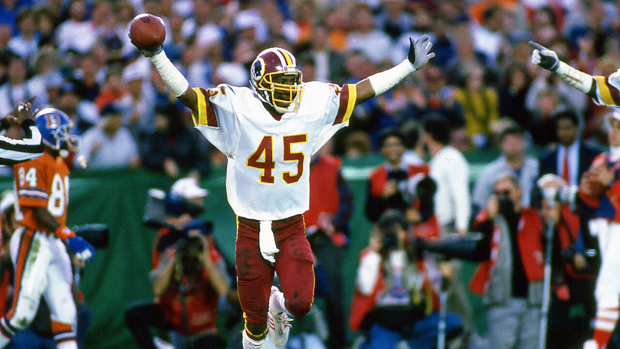 SAN DIEGO,CA-CIRCA 1992:Sidney Johnson of the Washington Redskins celebrates against the Denver Broncos at Super Bowl 26 played at Javk Murphy Stadium circa 1992 in San Diego California on January 26th 1992.