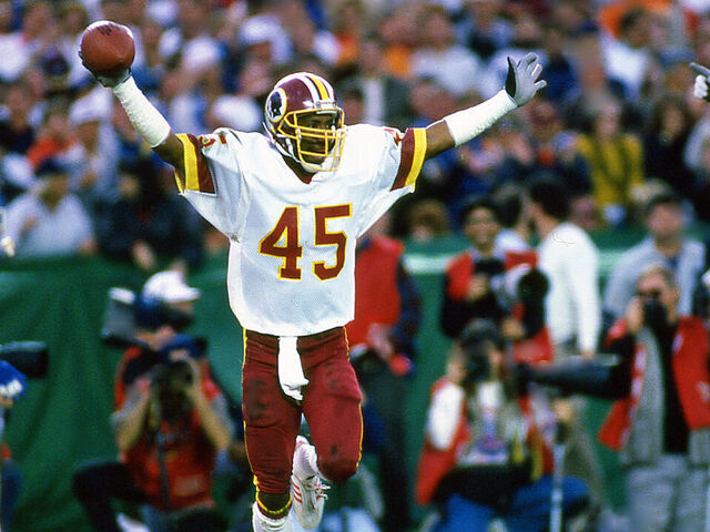 SAN DIEGO,CA-CIRCA 1992:Sidney Johnson of the Washington Redskins celebrates against the Denver Broncos at Super Bowl 26 played at Javk Murphy Stadium circa 1992 in San Diego California on January 26th 1992.