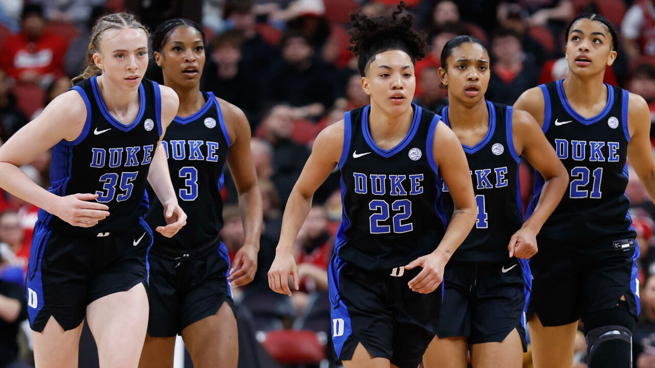 LOUISVILLE, KENTUCKY - FEBRUARY 05: Toby Fournier #35, Ashlon Jackson #3, Taina Mair #22, Riley Nelson #4 and Arianna Roberson #21 of the Duke Blue Devils jog to the huddle during a timeout in the first quarter against the Louisville Cardinals at KFC YUM! Center on February 05, 2026 in Louisville, Kentucky.