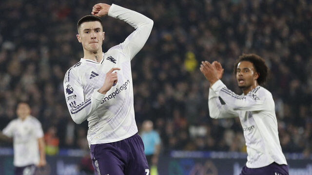 Manchester United's Slovenian striker #30 Benjamin Sesko (L) celebrates after scoring their first goal during the English Premier League football match between West Ham United and Manchester United at the London Stadium in east London on February 10, 2026. / RESTRICTED TO EDITORIAL USE. No use with unauthorized audio, video, data, fixture lists, club/league logos or 'live' services. Online in-match use limited to 120 images. An additional 40 images may be used in extra time. No video emulation. Social media in-match use limited to 120 images. An additional 40 images may be used in extra time. No use in betting publications, games or single club/league/player publications. /