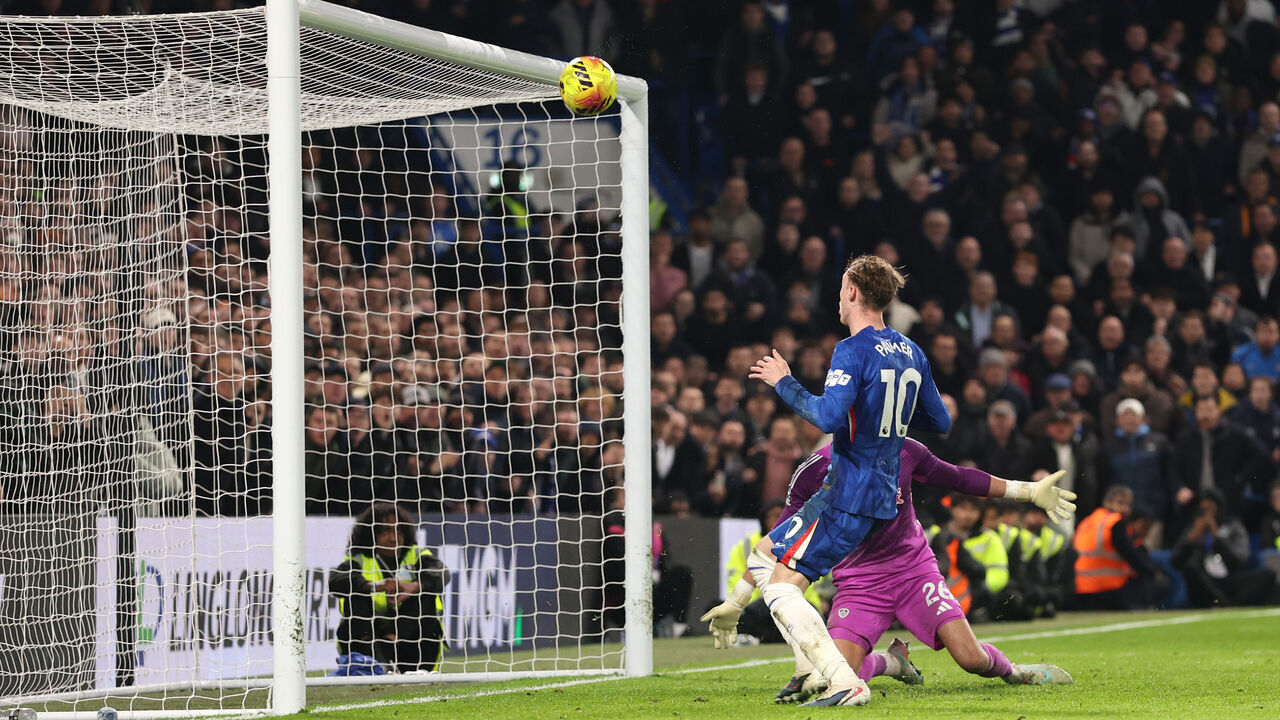 LONDON, ENGLAND - FEBRUARY 10: Cole Palmer of Chelsea misses a chance at an open goal during the Premier League match between Chelsea and Leeds United at Stamford Bridge on February 10, 2026 in London, England.
