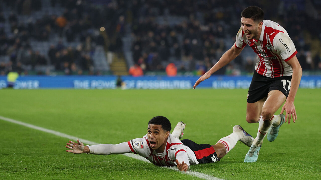 LEICESTER, ENGLAND - FEBRUARY 10: Shea Charles of Southampton celebrates scoring his team's fourth goal with teammate Ross Stewart during the Sky Bet Championship match between Leicester City and Southampton at The King Power Stadium on February 10, 2026 in Leicester, England.