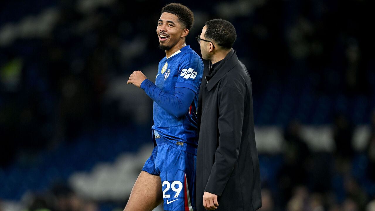 LONDON, ENGLAND - JANUARY 17: Wesley Fofana of Chelsea celebrates victory with Liam Rosenior, Manager of Chelsea, after the Premier League match between Chelsea and Brentford at Stamford Bridge on January 17, 2026 in London, England.
