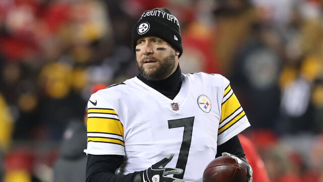 KANSAS CITY, MO - JANUARY 16: Pittsburgh Steelers quarterback Ben Roethlisberger (7) before an AFC wild card playoff game between the Pittsburgh Steelers and Kansas City Chiefs on Jan 16, 2022 at GEHA Field at Arrowhead Stadium in Kansas City, MO.