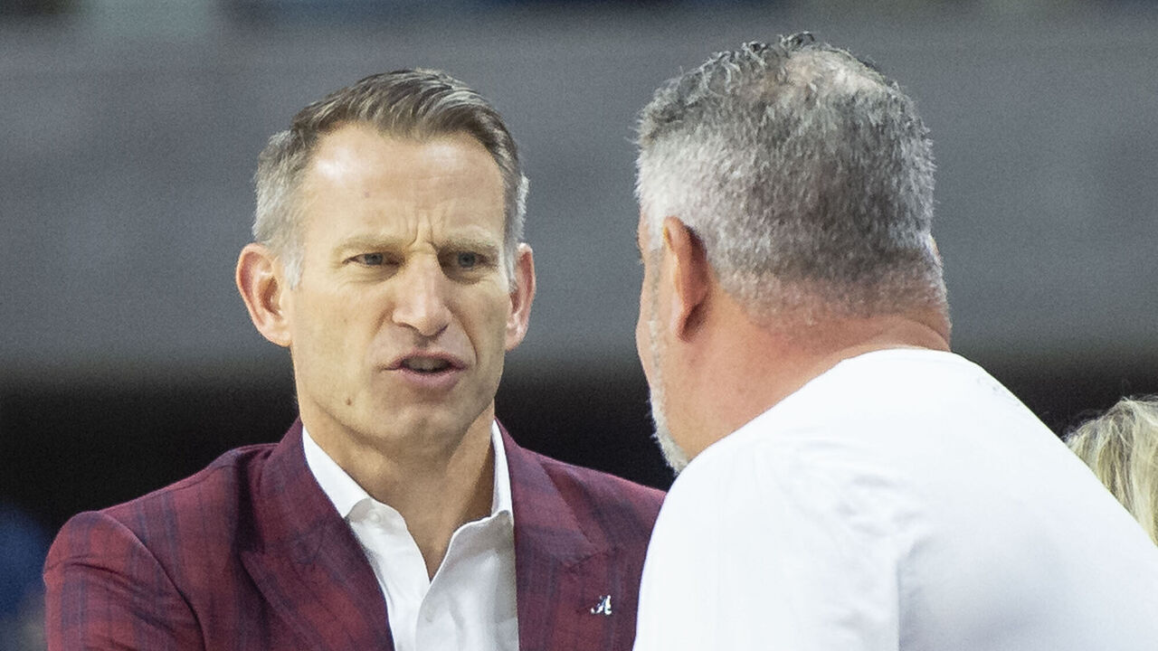 AUBURN, ALABAMA - FEBRUARY 11: Head coach Nate Oats of the Alabama Crimson Tide speaks to head coach Bruce Pearl of the Auburn Tigers prior to their game at Neville Arena on February 11, 2023 in Auburn, Alabama.