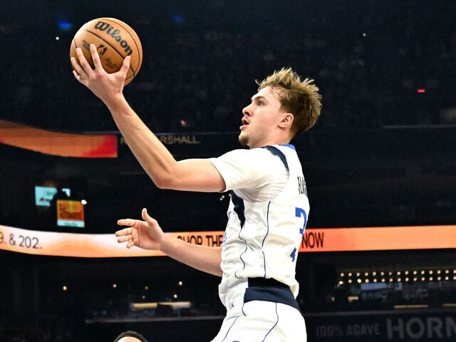 PHOENIX, ARIZONA - FEBRUARY 10: Cooper Flagg #32 of the Dallas Mavericks shoots the ball against the Phoenix Suns at Mortgage Matchup Center on February 10, 2026 in Phoenix, Arizona.
